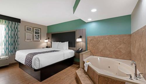 King Suite with Spa Bath - Non-Smoking