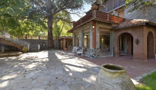 Villa with Garden View