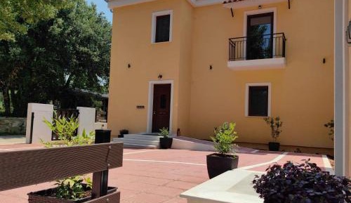 Apartment with Lake View