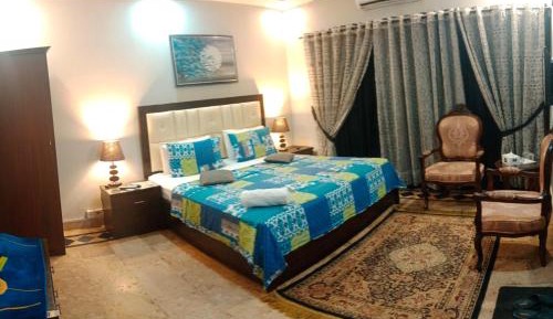 Deluxe Queen Room