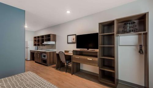 Queen Suite with Tub - Disability Access/Non Smoking