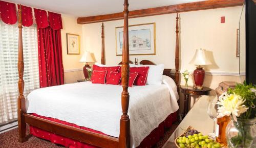 Deluxe King Room (NOT Pet Friendly)