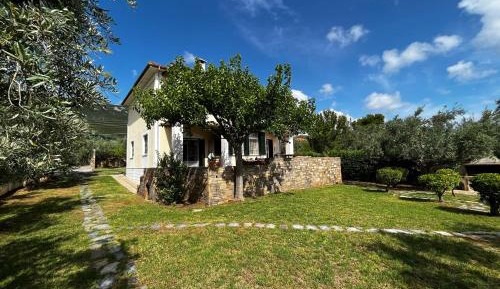 Villa - Beach Front
