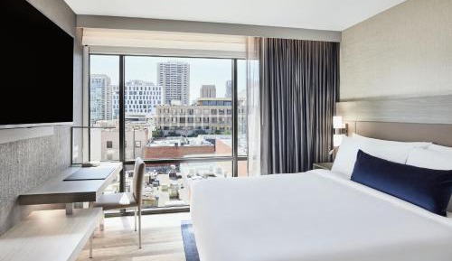 King Room with Street View