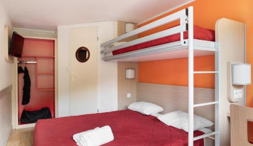 Triple Room (1 Double Bed + 1 Single Bed)