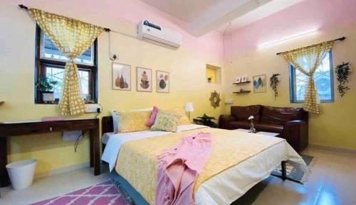 Studio with Sofa Bed