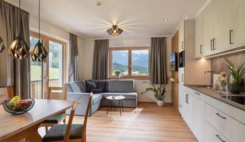 Two-Bedroom Apartment with Shower 