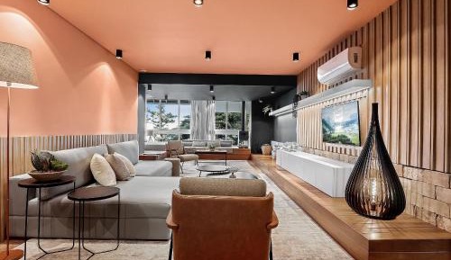 Apartment with Mountain View