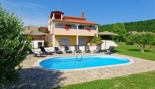 Five Bedroom Holiday Home