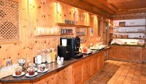 Apartment with Mountain View