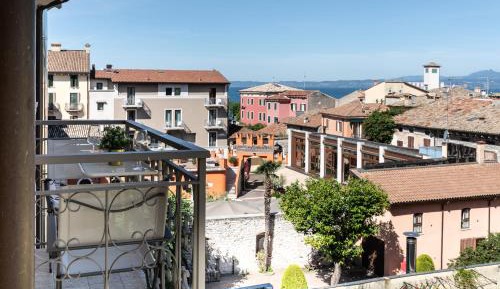 Apartment with Lake View