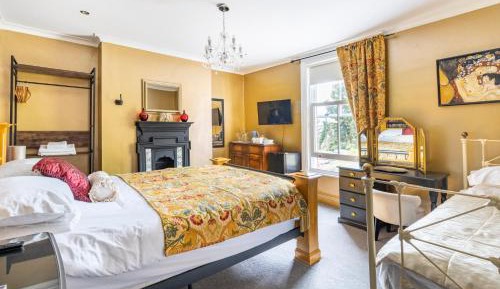 Triple Room with Private Bathroom