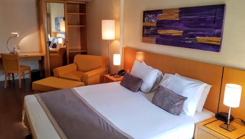 Deluxe Suite with Spa Bath
