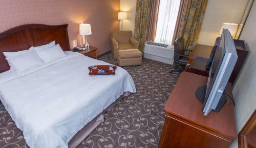 King Room with King Bed - Non-Smoking