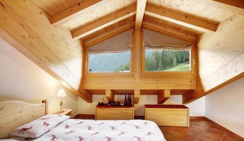 Superior One-Bedroom Apartment with Balcony