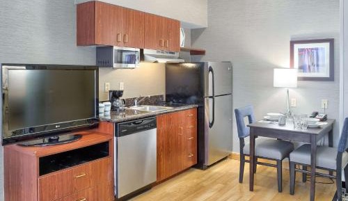 One-Bedroom King Suite - Non-Smoking