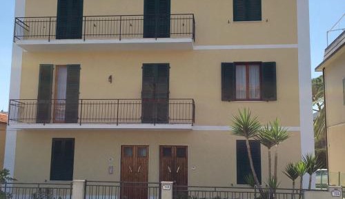 Three-Bedroom Apartment with Balcony