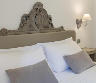 Large Double Room with Private Bathroom