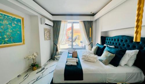 Deluxe Suite with Sea View