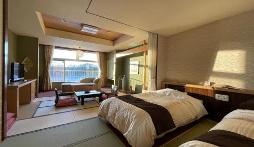 Room with Tatami Area and Lake View - Non-Smoking