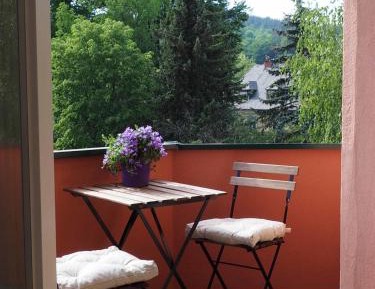 Apartment with Mountain View