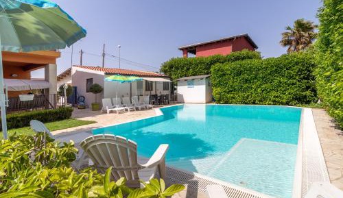 Villa with Garden View