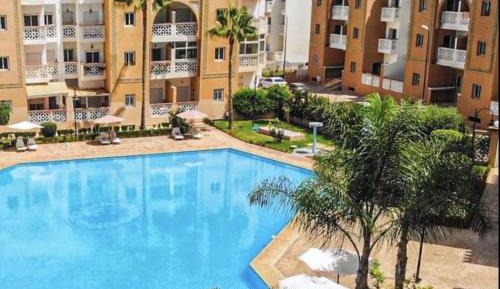 Apartment with Pool View 