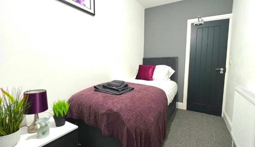 Standard Single Room with Shared Bathroom