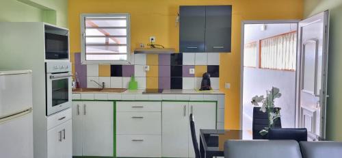 Apartment with Pool View 