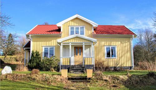 Three-Bedroom Holiday Home 