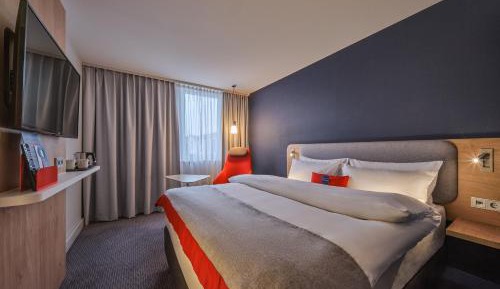 Standard Queen Room