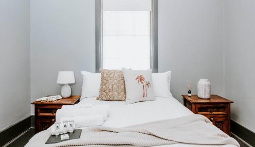 Deluxe Double Room (Shared Bathroom)