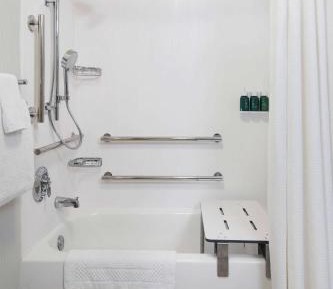 Studio Suite Queen Tub - Mobility Accessible 