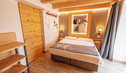 Suite with Mountain View