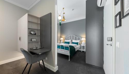 Quadruple Room with Private Bathroom