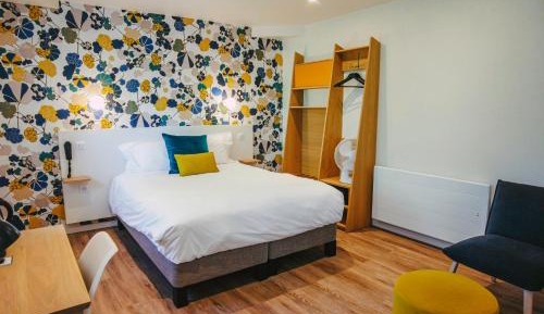 Suite with outside staircase