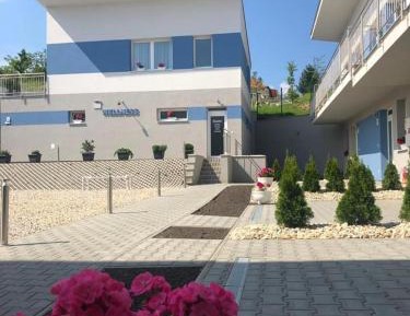Apartment with Garden View