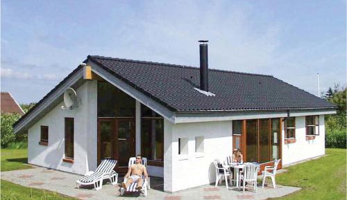 Three-Bedroom Holiday Home 