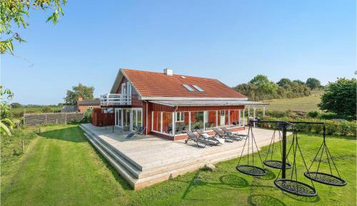 Six-Bedroom Holiday Home