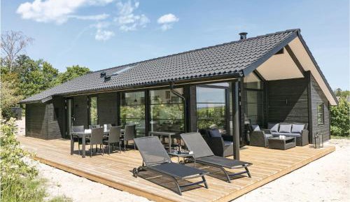 Three-Bedroom Holiday Home 