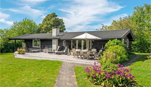 Three-Bedroom Holiday Home 