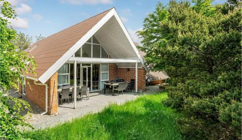 Six-Bedroom Holiday Home