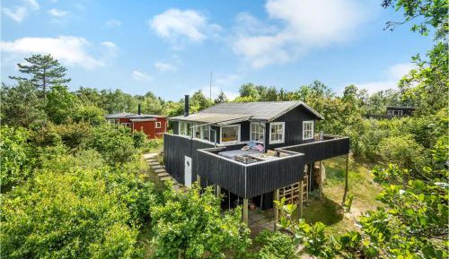 Three-Bedroom Holiday Home 