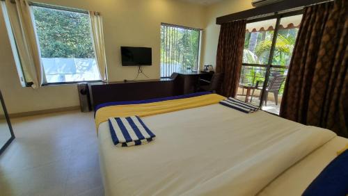 Superior Deluxe Double or Twin Room with Balcony
