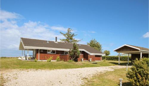 Three-Bedroom Holiday Home 