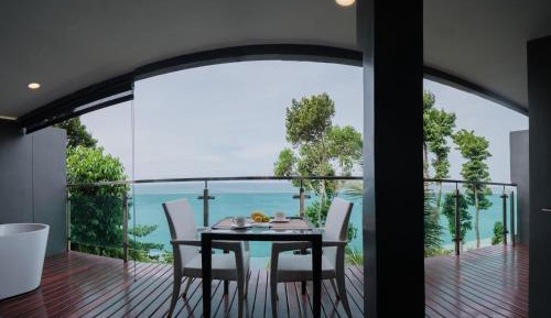 Deluxe King Suite