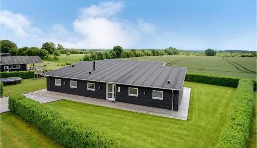 Four-Bedroom Holiday Home