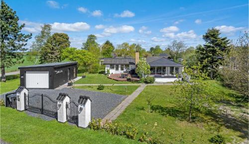 Three-Bedroom Holiday Home 