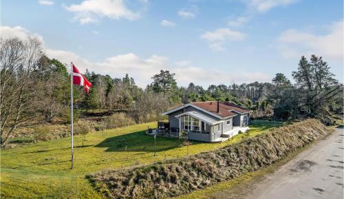 Three-Bedroom Holiday Home 