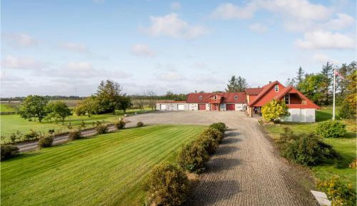 Three-Bedroom Holiday Home 